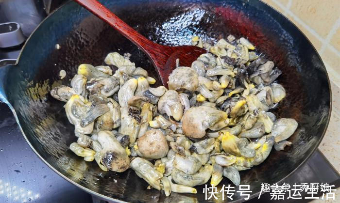 农民|此菜和玉米共生,农民见到就头痛,老外却拿它当美食,9美元1斤