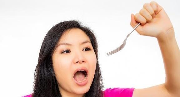 食物|减肥不是“饿着”就行,坚持做好3件事,不用挨饿,或许也能掉肉