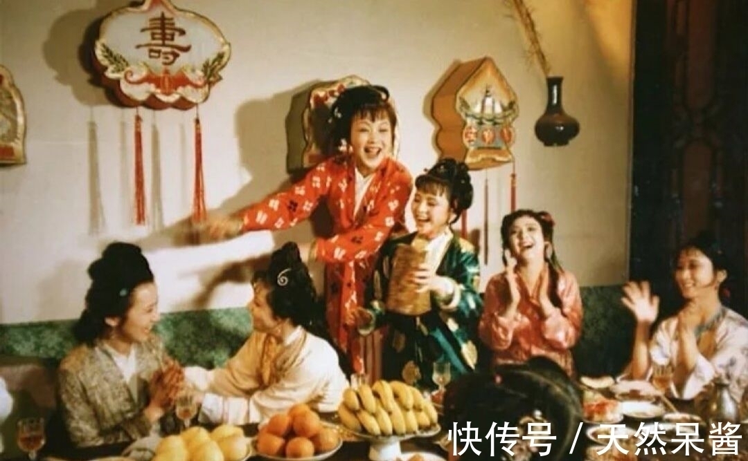 贾宝玉$贾宝玉生日夜宴,遍请贾府姊妹,为何却粗心大意漏掉了王熙凤?