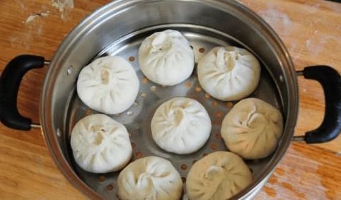 做豆腐馅包子，豆腐别直接包，也别炒，多做一步，比吃肉包还过瘾