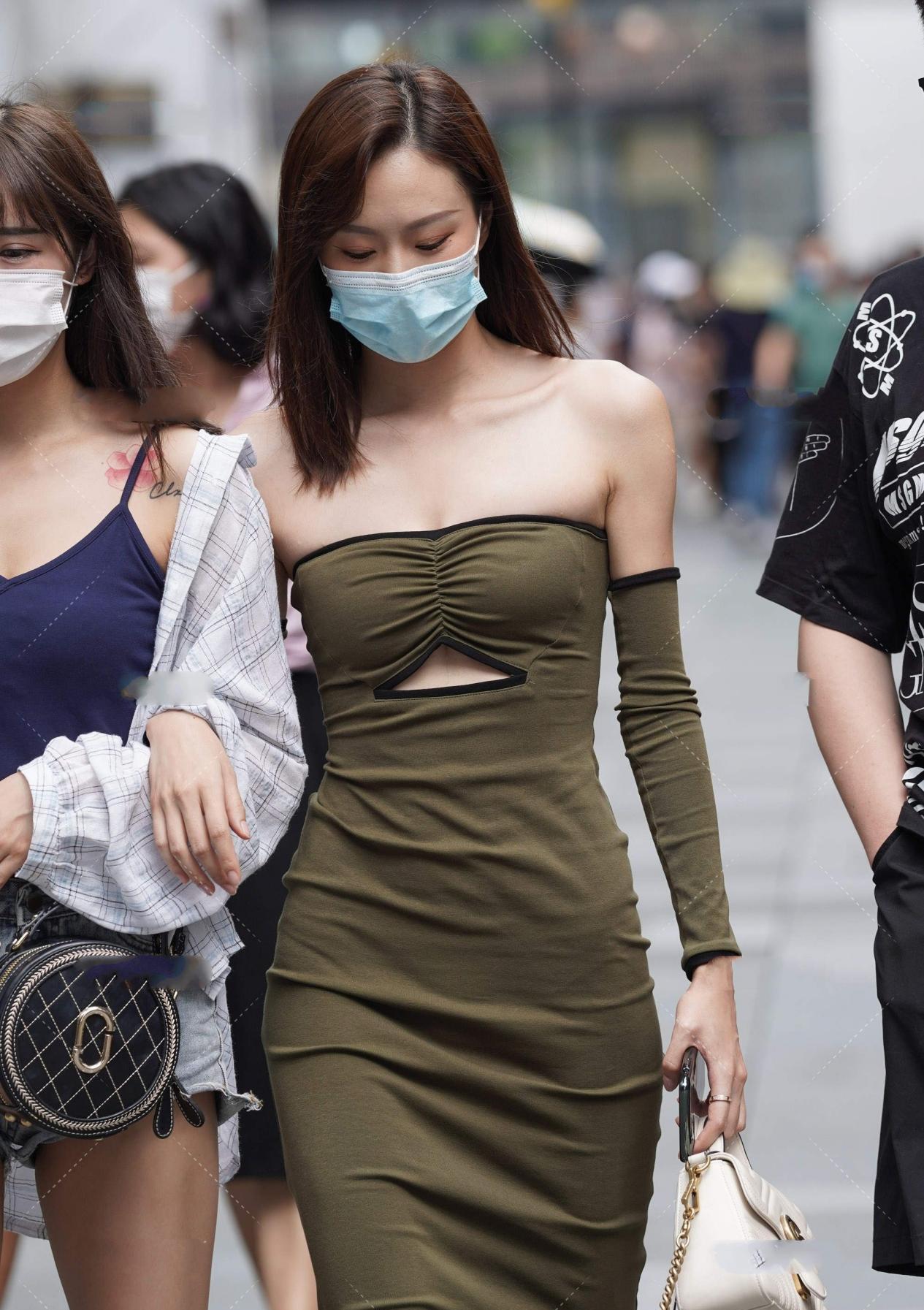 青春感|绿色无袖连衣裙,黑边装饰,更显高级质