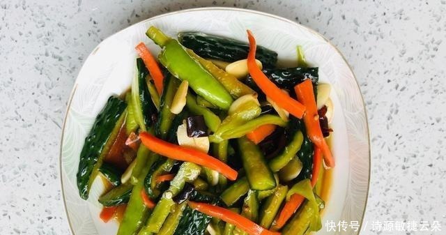 这个“咸菜”非常下饭,酸辣的香甜,很好吃,我爷爷也很喜欢