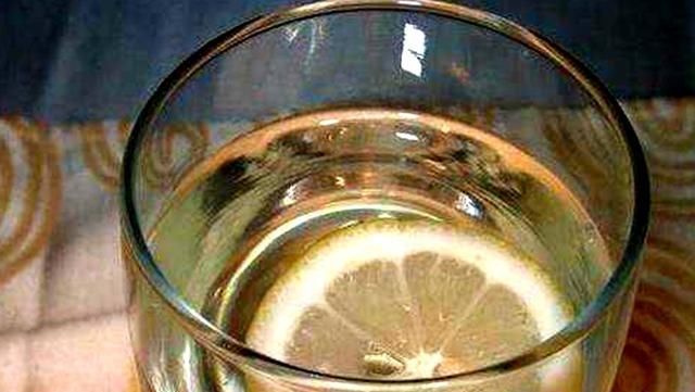 西餐桌上的柠檬水有什么作用？不懂不要喝，有可能闹笑话
