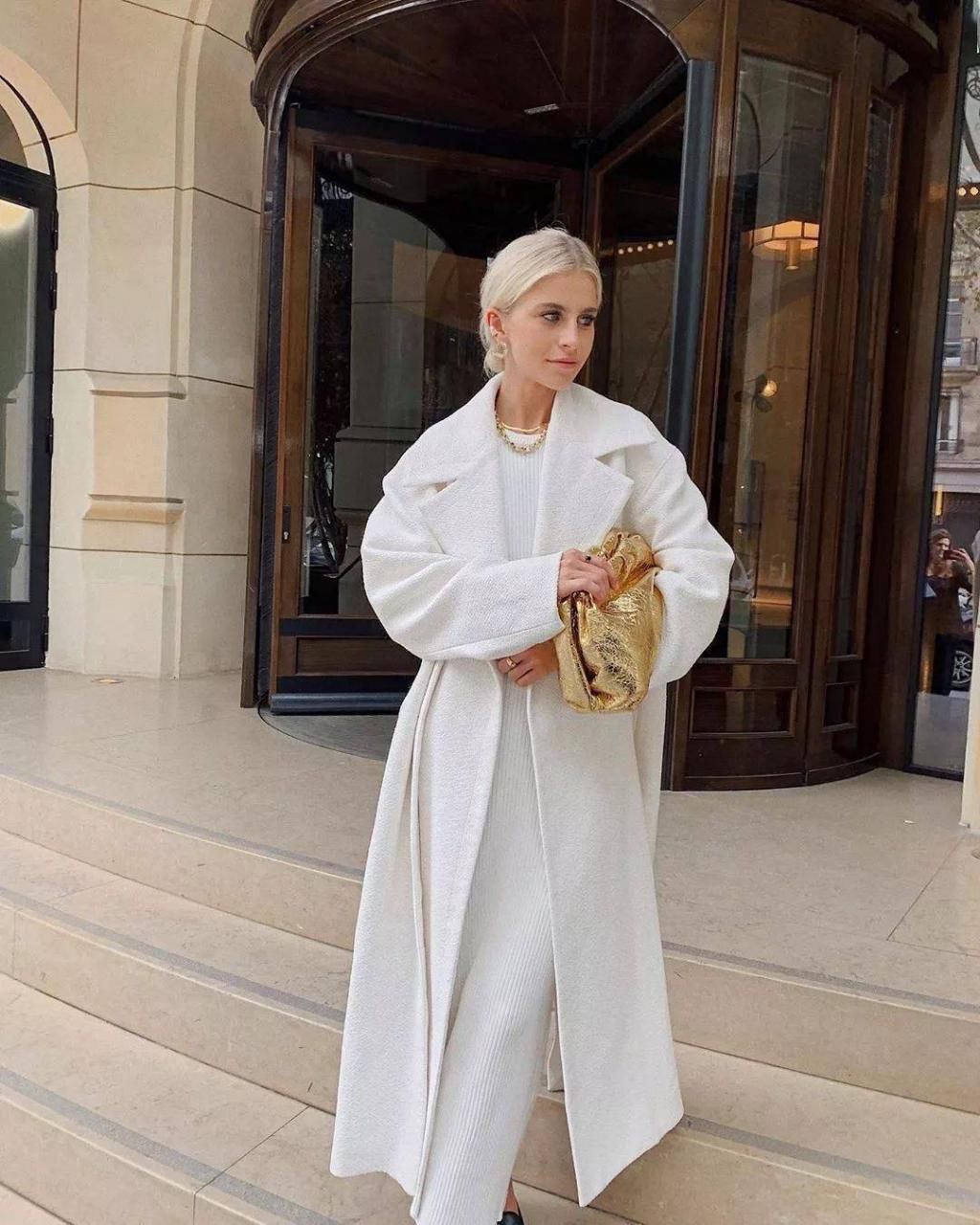  黑色|比驼色显白，比黑色高级，大衣今年流行这5个颜色！