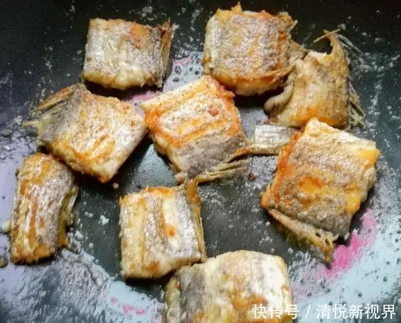 带鱼|煎带鱼用面粉还是淀粉教你好吃的做法,柔嫩皮不破,香酥不粘锅