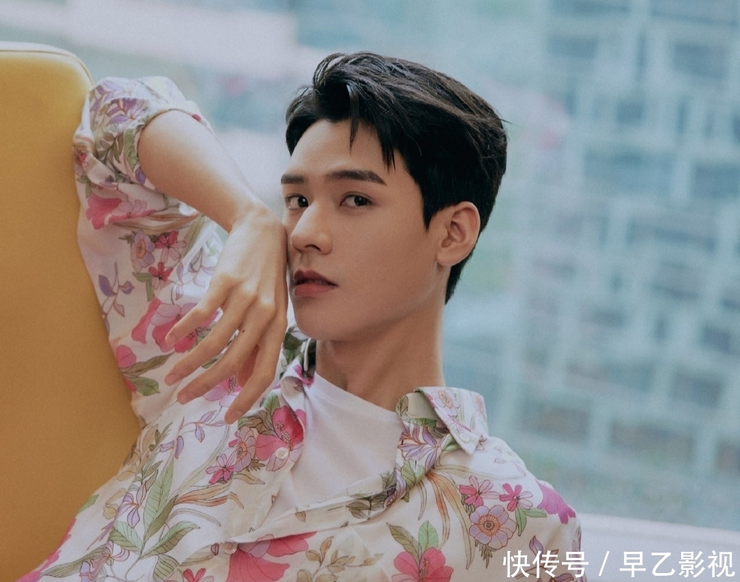 龚俊新综艺公布,搭档为华为公主姚安娜,同个聊天群里的两人0互动