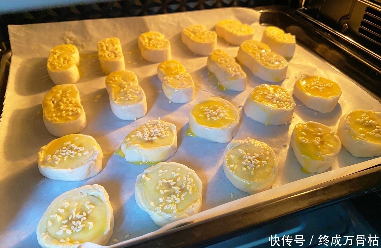 小点心|25分钟搞定娃的两道小点心,酥软香甜,好吃到连渣都不剩