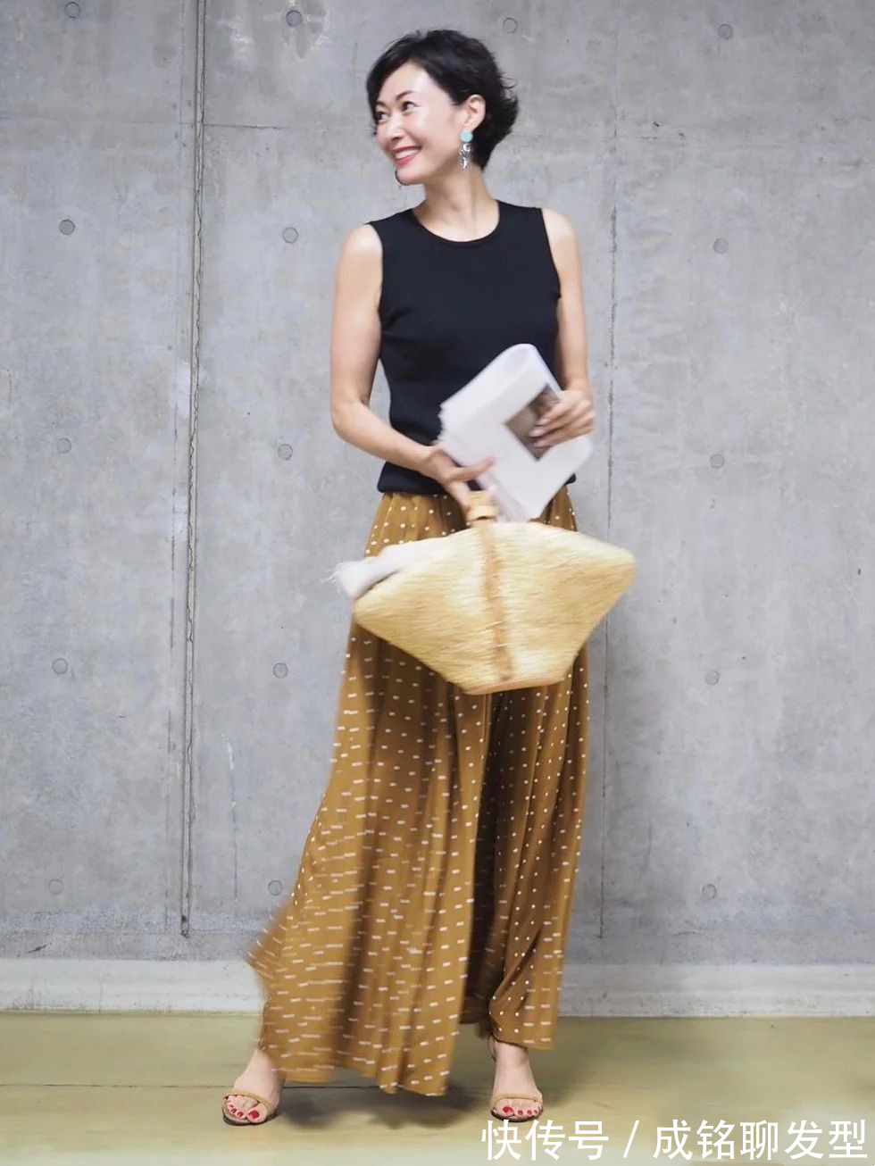 女人味|50岁女人的优雅穿搭,日本大龄博主的搭配示范,时髦减龄又显气质