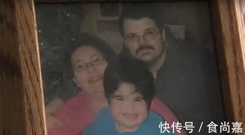 希洛|被称为“美人鱼女孩”:一生活在闪光灯下,从未停下摇摆“尾巴”