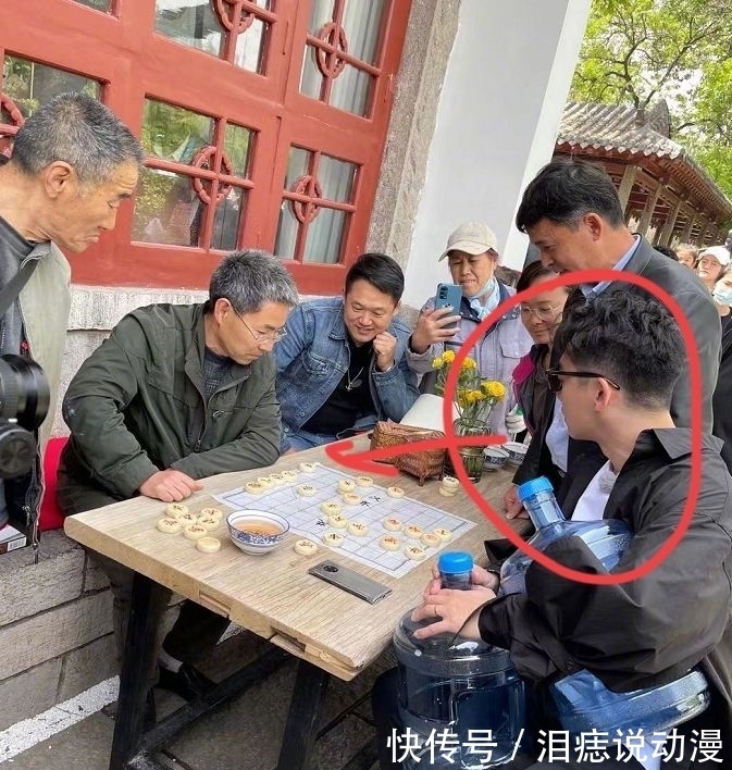 幼苗 郑恺苗苗合体录跑男现场图曝光,女方肤白貌美,郑恺全程追妻被虐