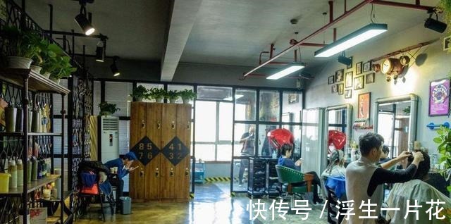 店员|为什么去理发的时候, 总会有店员拿一杯水过来 说出来你可能不信！