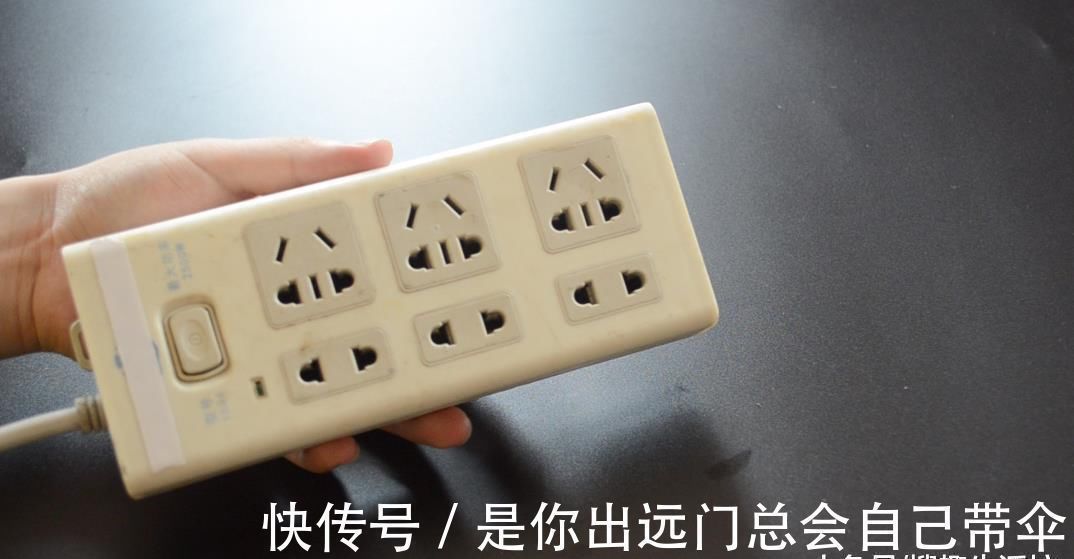 家里插排用久了很脏难清洗 只需用它擦一擦, 立马焕然一新