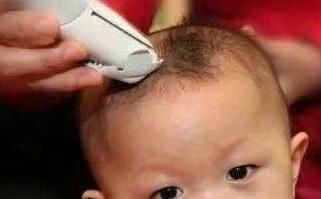 宝宝|宝爸陪娃午睡,醒后发现孩子的小脚丫“凉了”,连忙去探宝宝呼吸