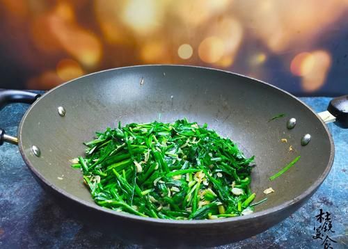 搭配|便秘就怕这蔬菜，秋天正鲜嫩，搭配有“钙库”之称的小海鲜，真鲜