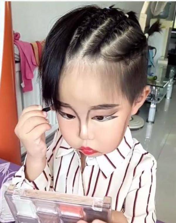 回家|爸爸出门留四岁女儿独自在家,回家一瞧,万千网友瞬间笑喷了