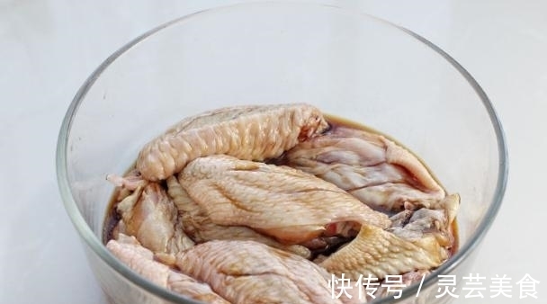 鸡翅蔬菜一锅焖?简单3步易上手,好吃到没得说