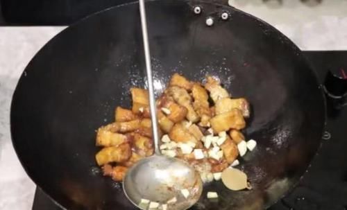 花雕酒|为什么你做的红烧肉不软烂不入味，还有腥味？原来大厨多加了1步