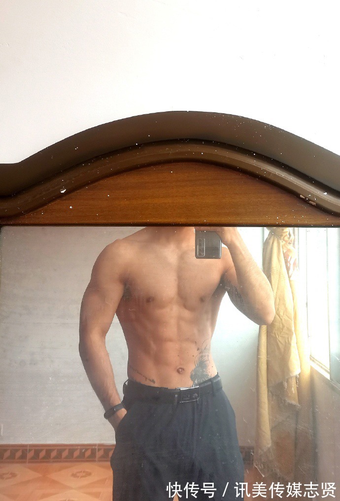 人鱼|肌肉小哥被迫营业,胸肌发达,人鱼线漂亮,太好看了!