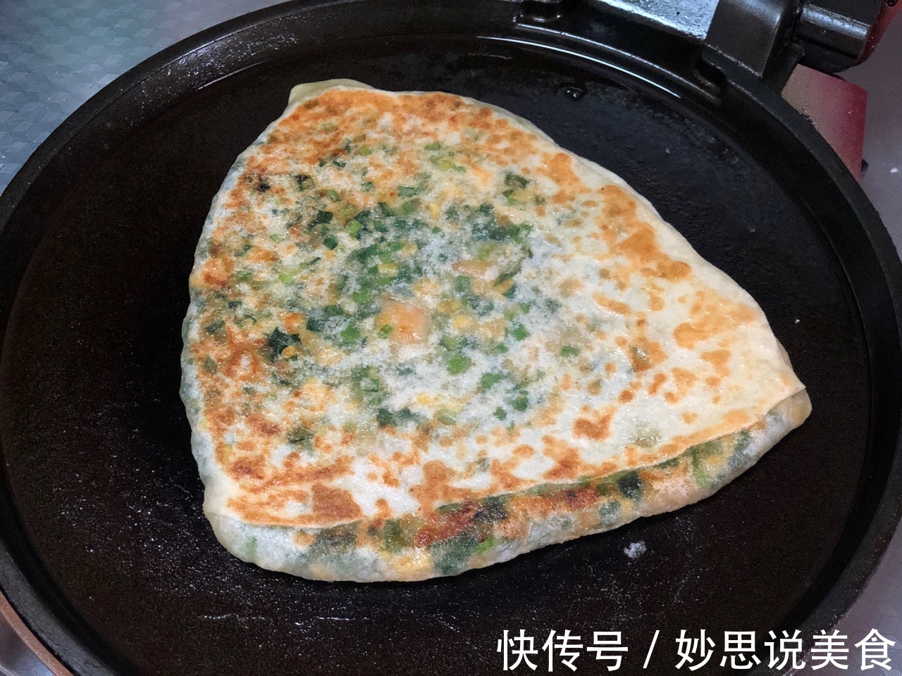 家庭版虾仁韭菜鸡蛋馅饼,味道鲜香,好吃健康