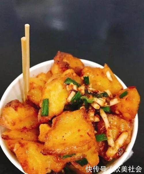 土豆这样做太香了，不炒不烤也不煎，个个都空心，出锅就抢着吃