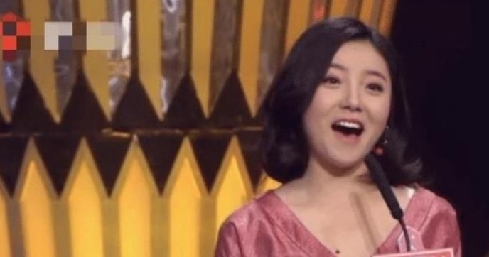 王宇轩在《非诚勿扰》混了五年,遇见无数优秀男人亮灯却不牵手!