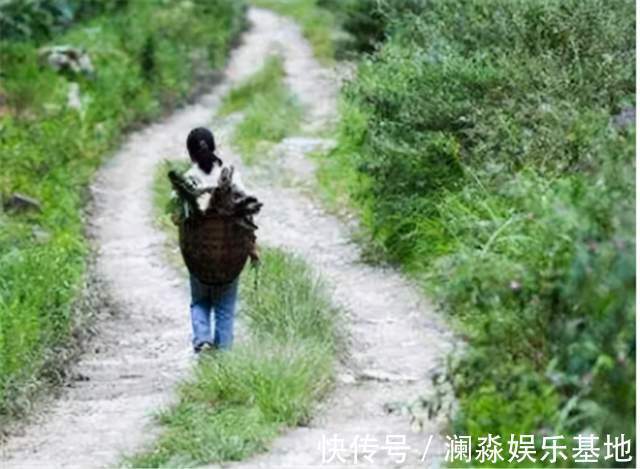 彩虹|14岁女孩辍学当“妈”，接受采访时透露，唯一的发泄方法是哭