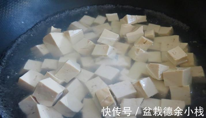 豆腐|豆腐这样做很下饭，从小吃到大，百吃不厌，用来拌饭汤汁都不剩！