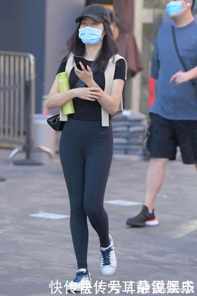 面对大家的质疑，打底裤强势回击，以“另类”穿法博得了认可！