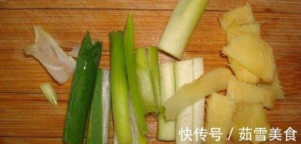猪肉|猪肉刚降价,便急不可待买了三个猪蹄,出锅还没上桌毛都没剩