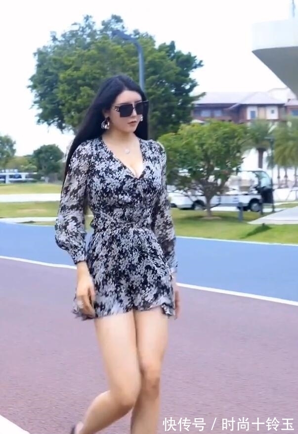 高跟鞋|碎花雪纺裙看似随性,一般人驾驭不了,主要还是看气质