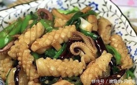 美食推荐:姜葱爆鲜鱿、番茄鱼片汤、五花肉干煸土豆片、肝腰合炒