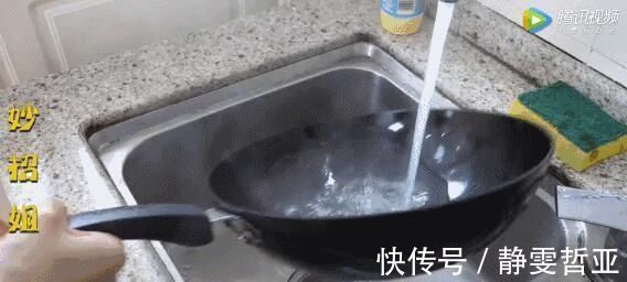 铁锅|家里铁锅天天生锈?老厨师:往锅里扔一物,不生锈还不粘锅