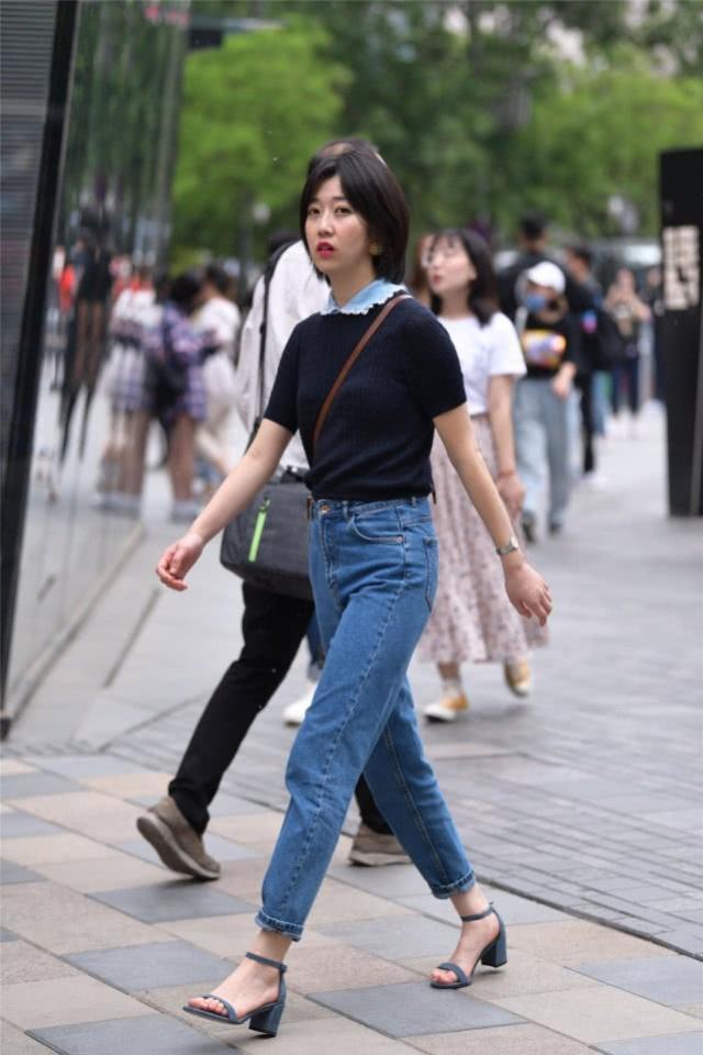 街拍:美女打扮的清新可爱,尽显清新靓丽的女人味