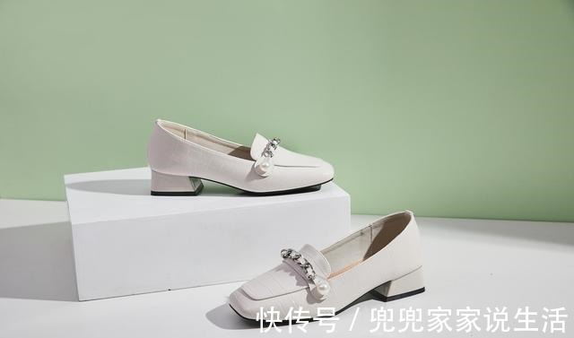 高跟鞋 为什么更建议女人,穿西装裤要配乐福鞋,看了这些时髦搭配,懂了!