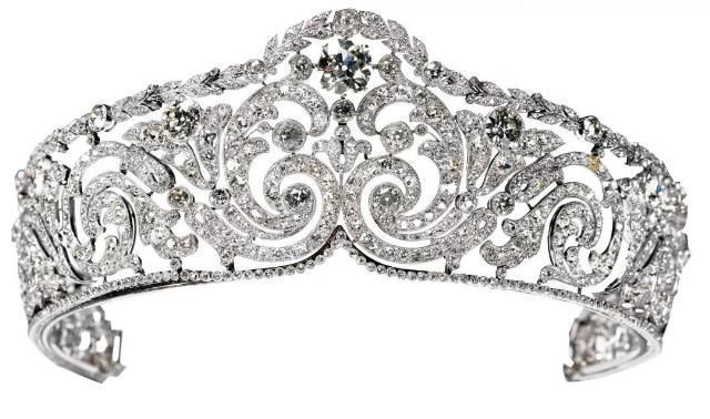 “冠冕”与“皇冠”有什么不同28顶古董冠冕，讲述欧洲贵族头顶上的百年奢华