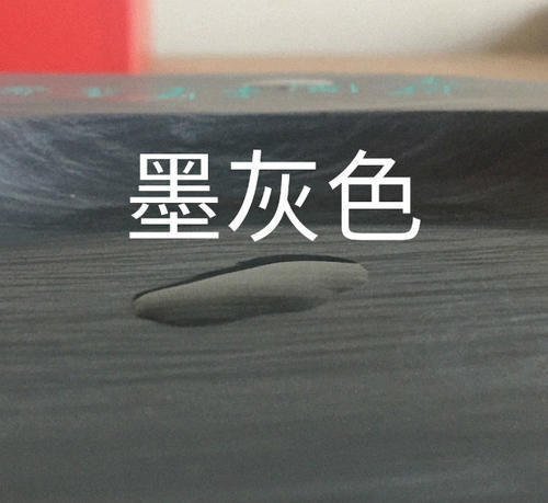 今春穿什么颜色好看？最显高级的“杏色＋墨灰”配色，错过很遗憾