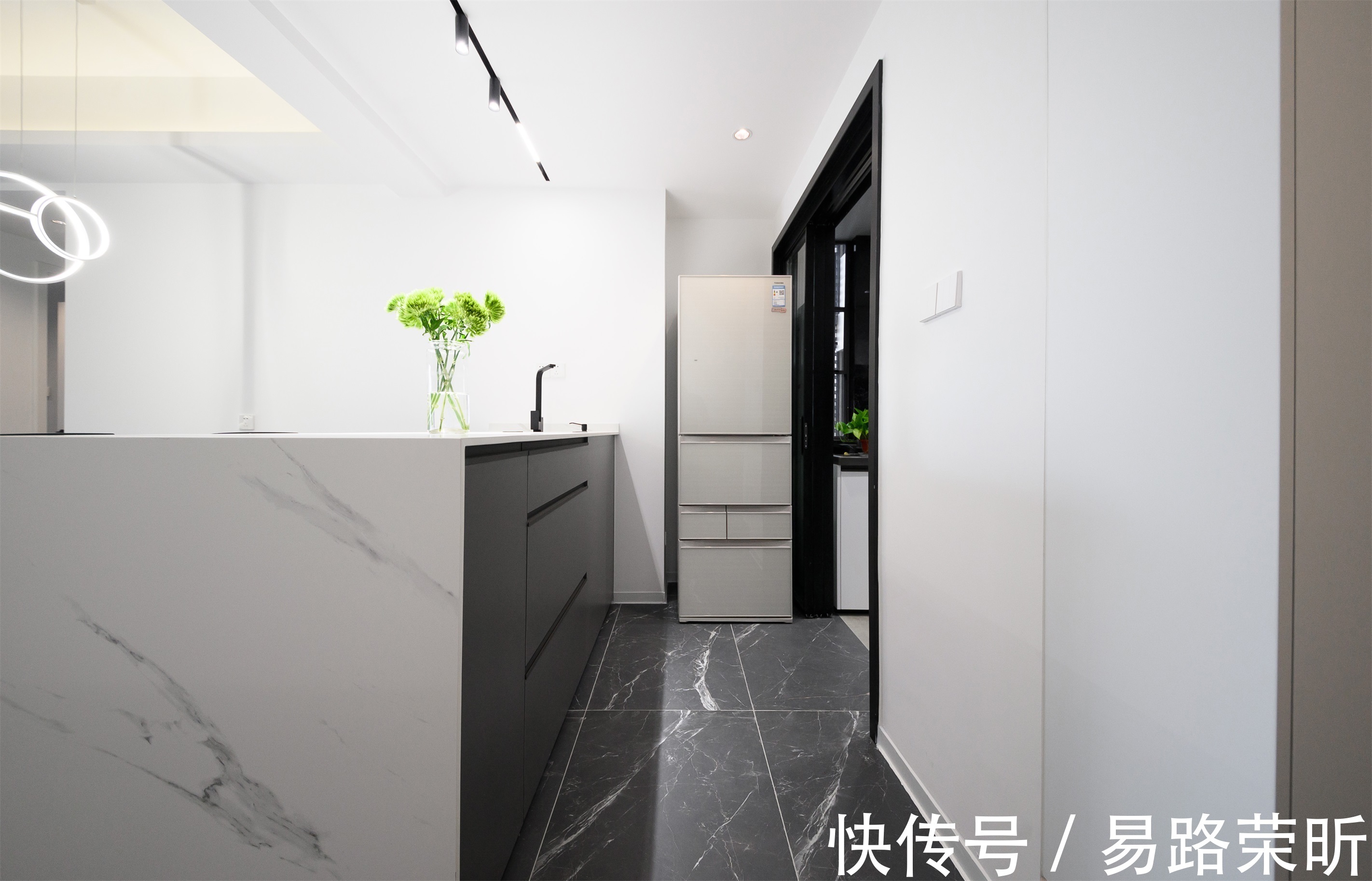 过道|家是温柔的避风港,寒夜归来时的一盏灯,是记忆里的温存,放不下的牵挂。