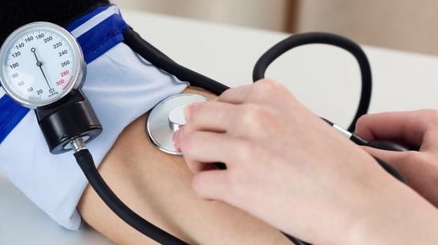 高血压|年轻人频频“遇到”高血压？医生：这3个“爱好”，血压容易飙升