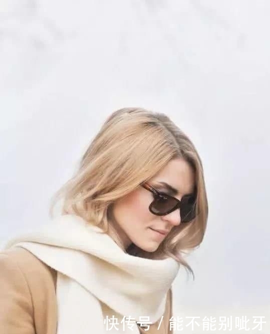 围巾搭配小心机，这个秋冬时髦和温暖全都有了