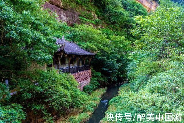 景区|探访剑门关景区，断崖峭壁，气势恢宏，附带游玩攻略