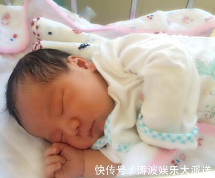 孩子|宝宝小时候有以下3个特征，预示他将来很聪明，爸妈使劲乐吧！