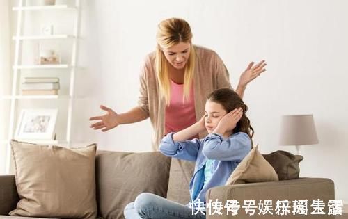 饮料|忘记给女儿买果汁,妈妈被5岁女儿连踢三脚,爸爸的回击让人解气