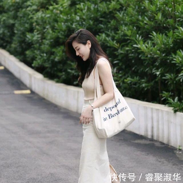 极简|拒绝太过花哨的穿搭，极简风穿搭就很高级，简约又不失温柔