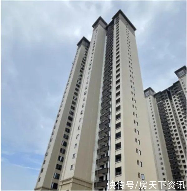 金科|金科·集美府十月工程进度：1#、2#、9#楼外墙涂料完成95%，公区地砖、墙砖完成95%