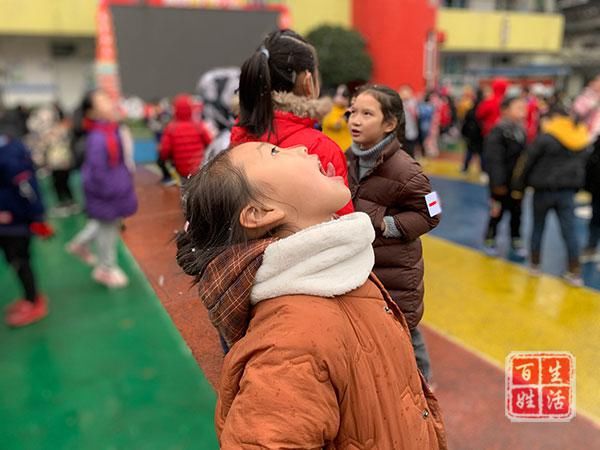 风雨送春归，飞雪迎春到