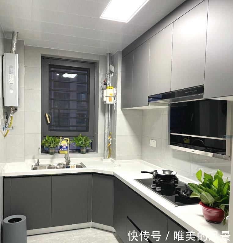 家具|120㎡简约新房,软硬装+家具电器共18万,无玄关照样时尚又大气