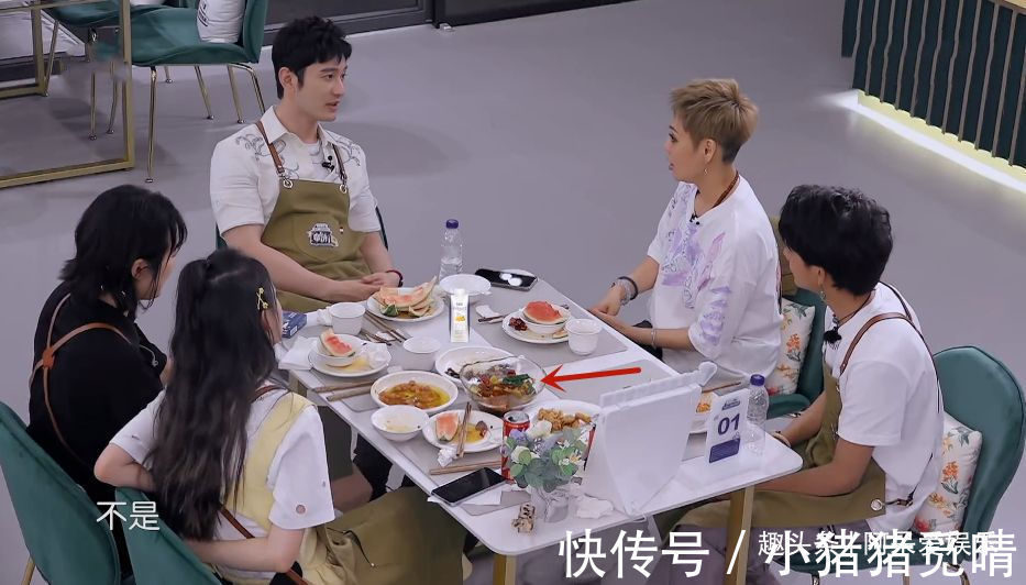 黄晓明|中餐厅每人一道拿手菜 都夸对方做的好吃 她的菜却剩了一大半！