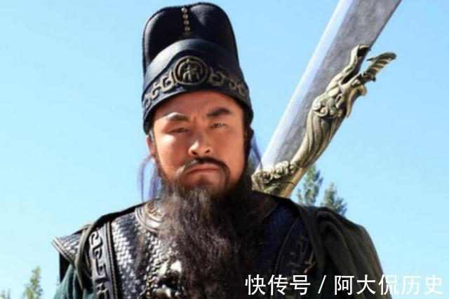 宋江$林冲一见关胜就出战，为何卢俊义单挑八位好汉时，他却无动于衷？