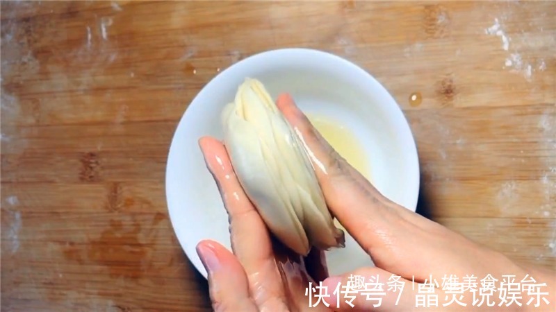 饺子皮别再包饺子了,教你做一道养胃的早餐,老公给100个赞