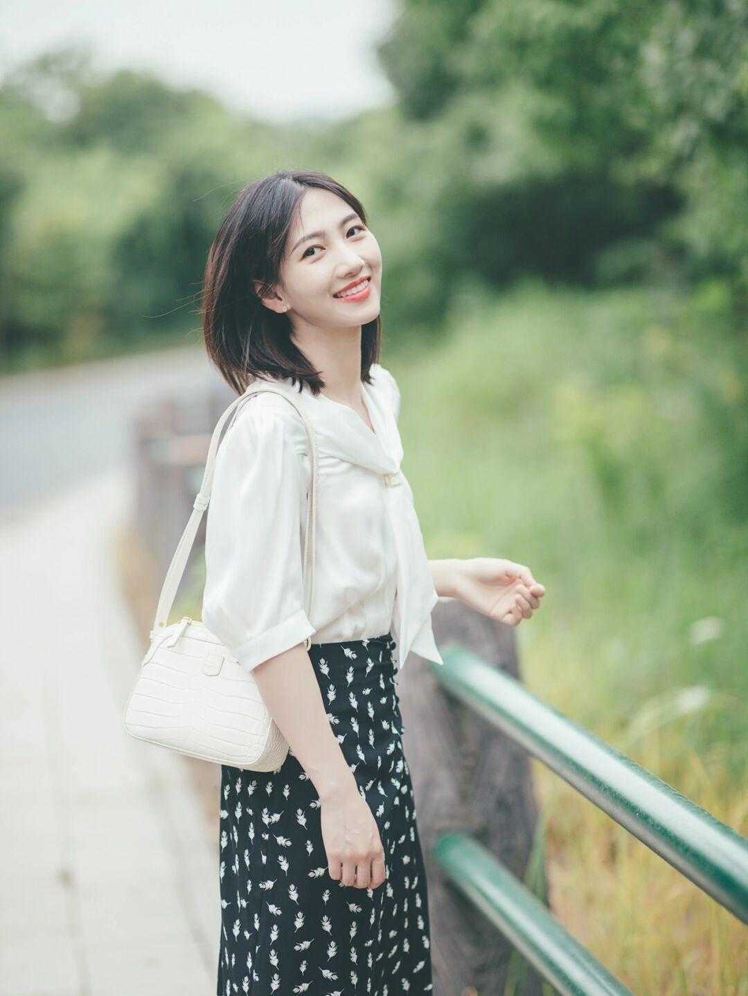 小个子|小个子女生夏季穿搭,衬衫搭配半身裙显高显瘦,简约又洋气